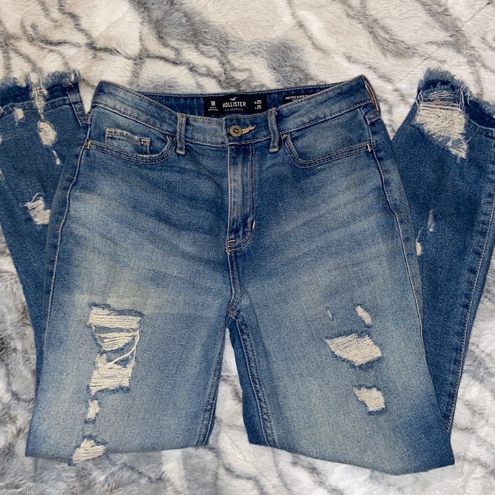 Hollister ripped jeans high rise